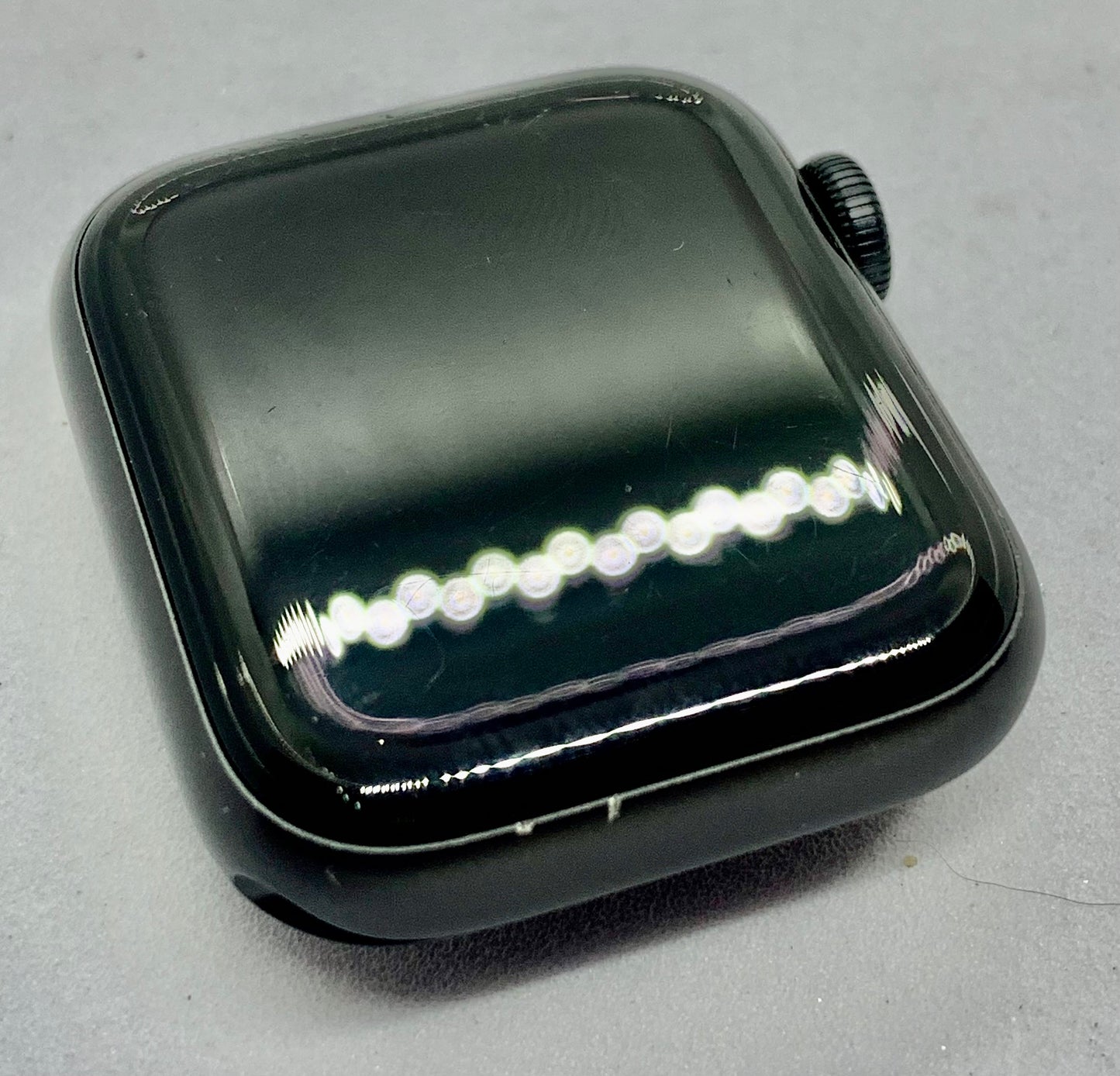Watch Series 5, 40MM, Aluminium & Ceramic, Case, ION-X Glass, GPS,  WR-50M (BLOQUEADO)